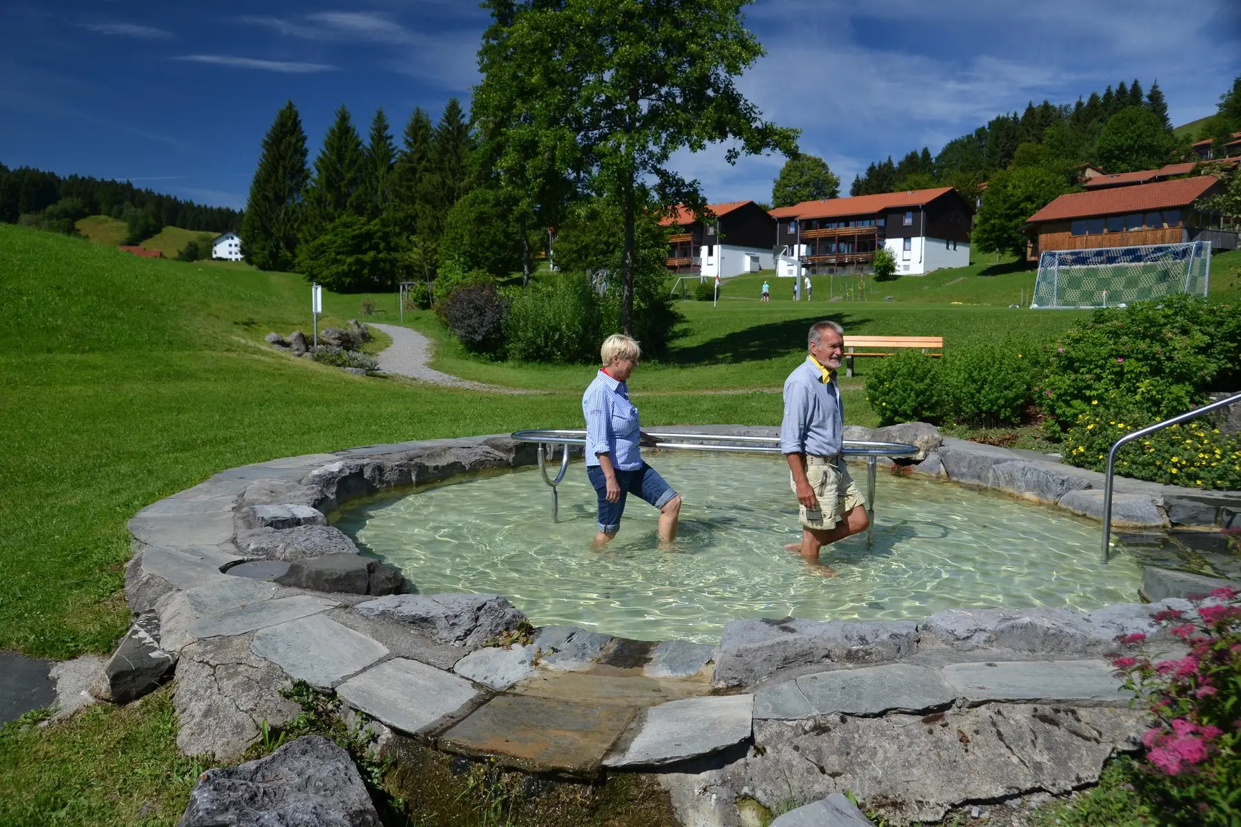 In Scheidegg ist eine neue Fußreflexzonenparcours eröffnet