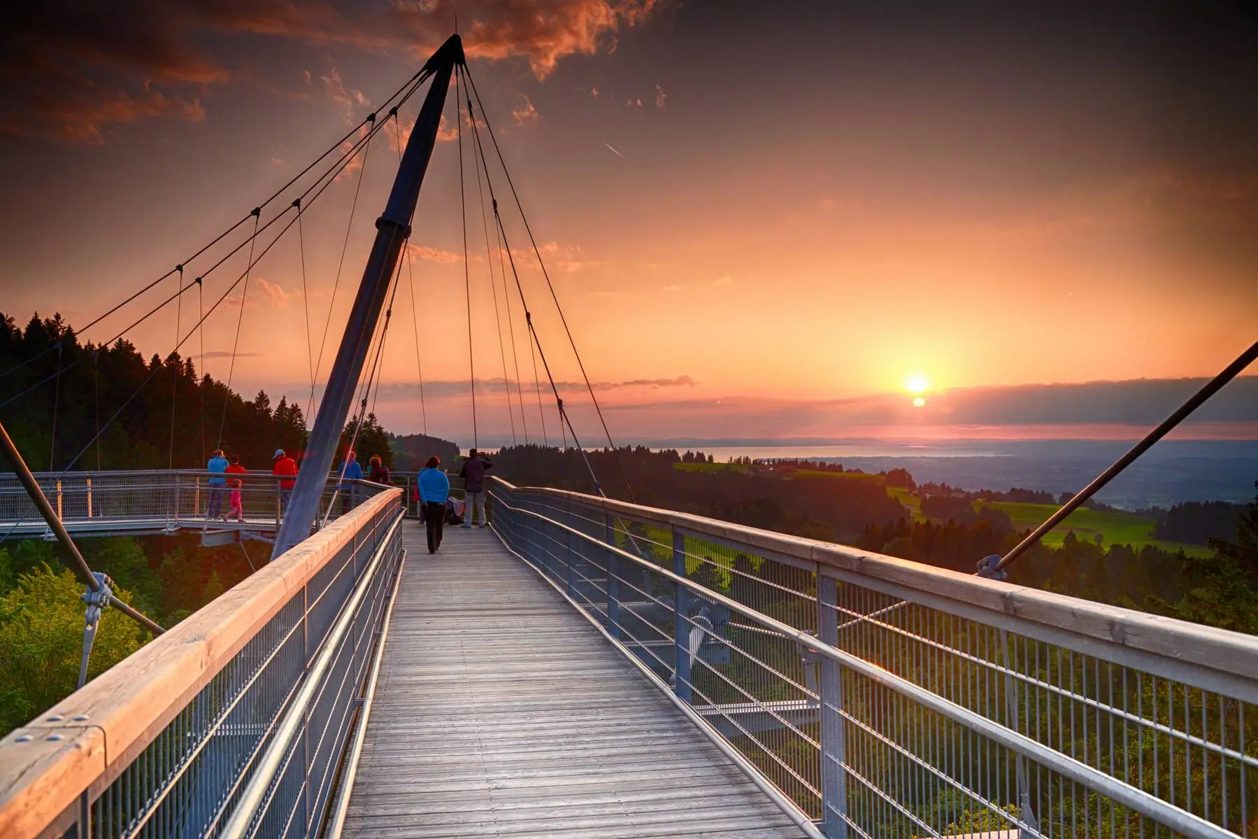 Sonnenuntergang und Abendstimmung im Skywalk Allgäu in Oberschw
