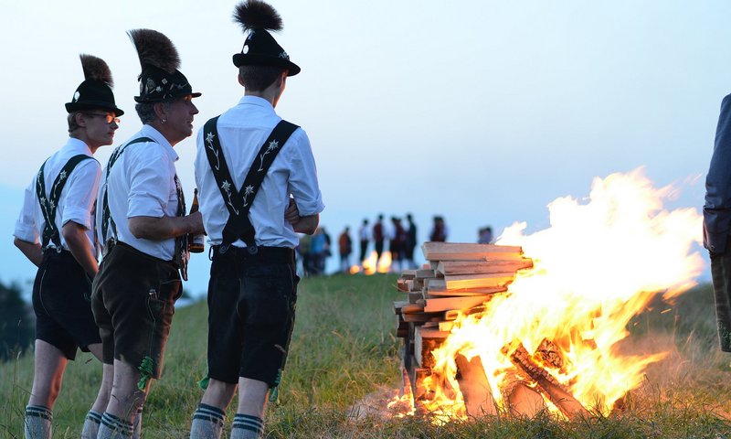 Traditionelles Johannisfeuer