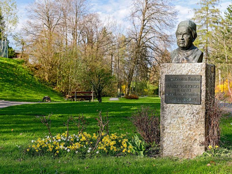 Pfarrer-Kneipp-Park Scheidegg im Fruehling