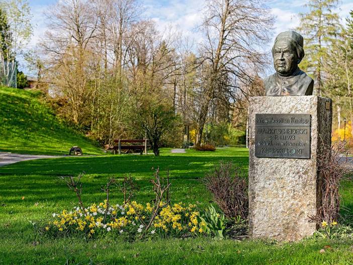 Pfarrer-Kneipp-Park Scheidegg im Fruehling
