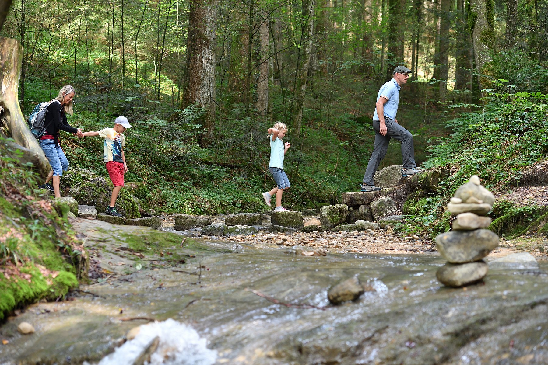 Beste Wanderwege für Familie Familienwanderung Scheidegger Wasserfaelle